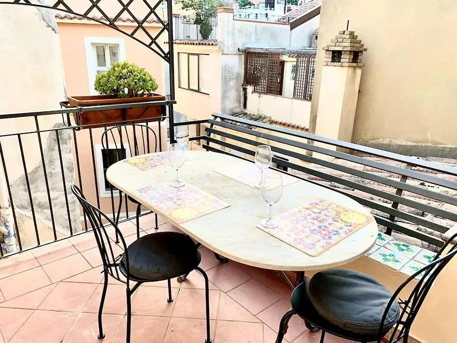 A Due Passi Dal Teatro Apartment Taormina