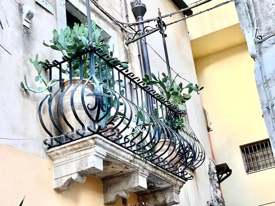 A Due Passi Dal Teatro Apartment Taormina Italy